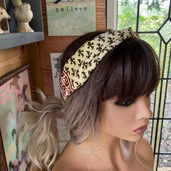 Enchanting Headscarf - Picture 2 of 8